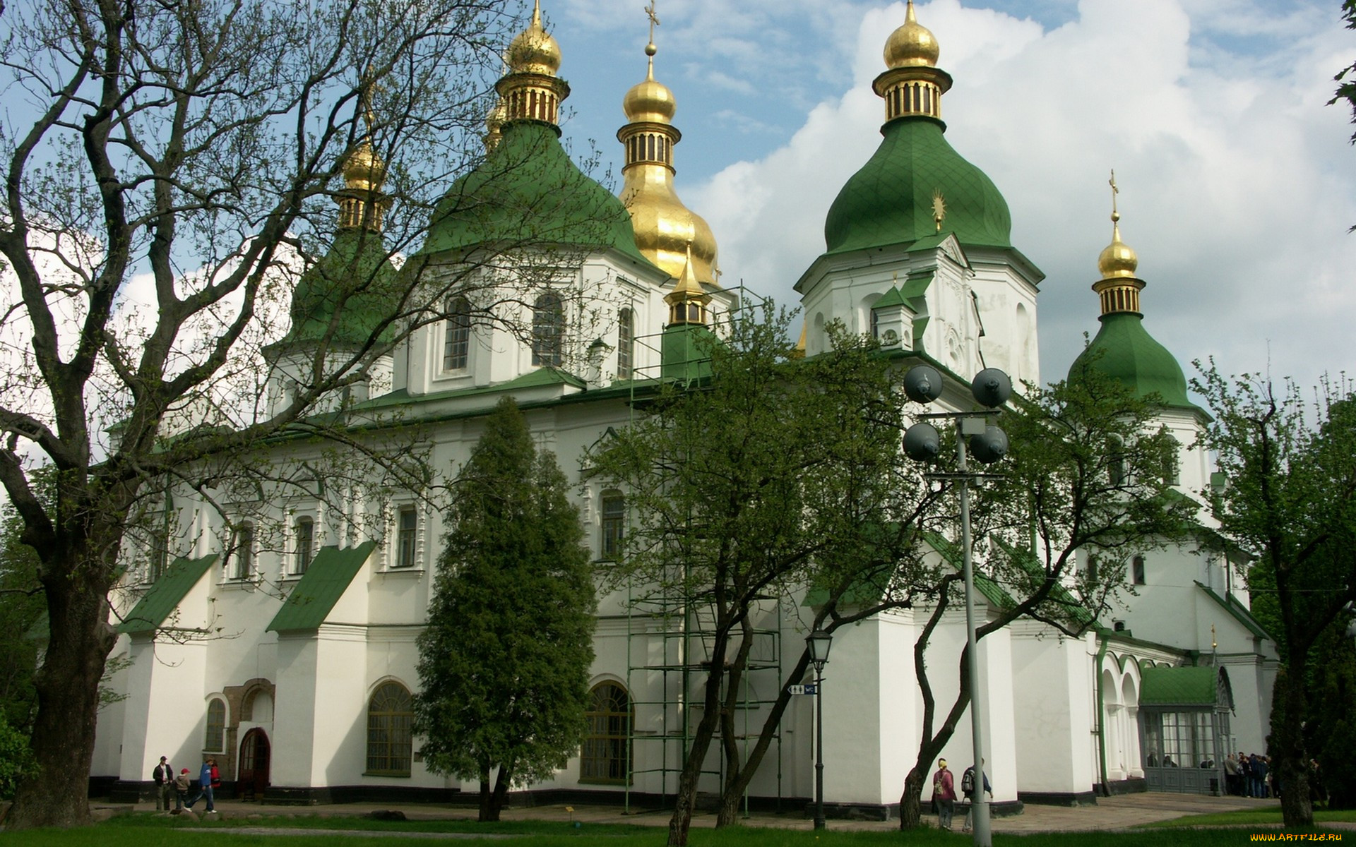 Православная Церковь весной